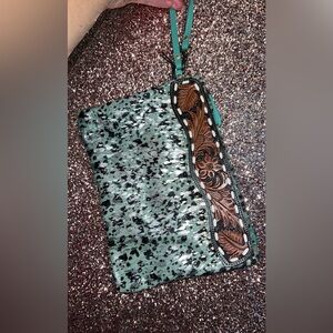 NWT🩵 Turquoise Black Speckled Clutch with Tooled Leather Accent